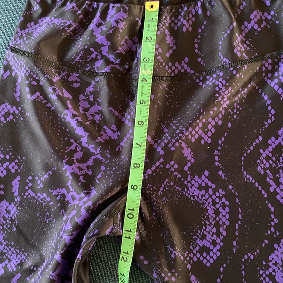 Silver Icing snakeskin capris - Picture 3 of 4